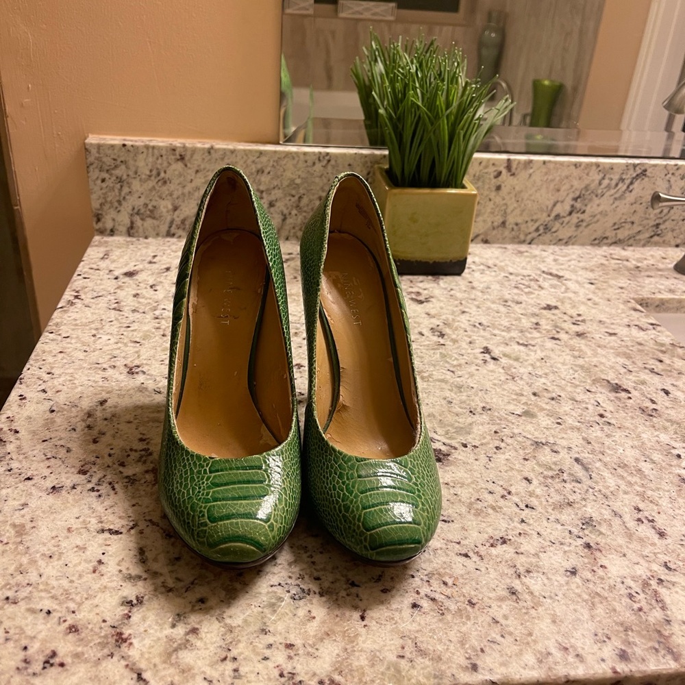 Nine West Green Crocodile Pattern Heels